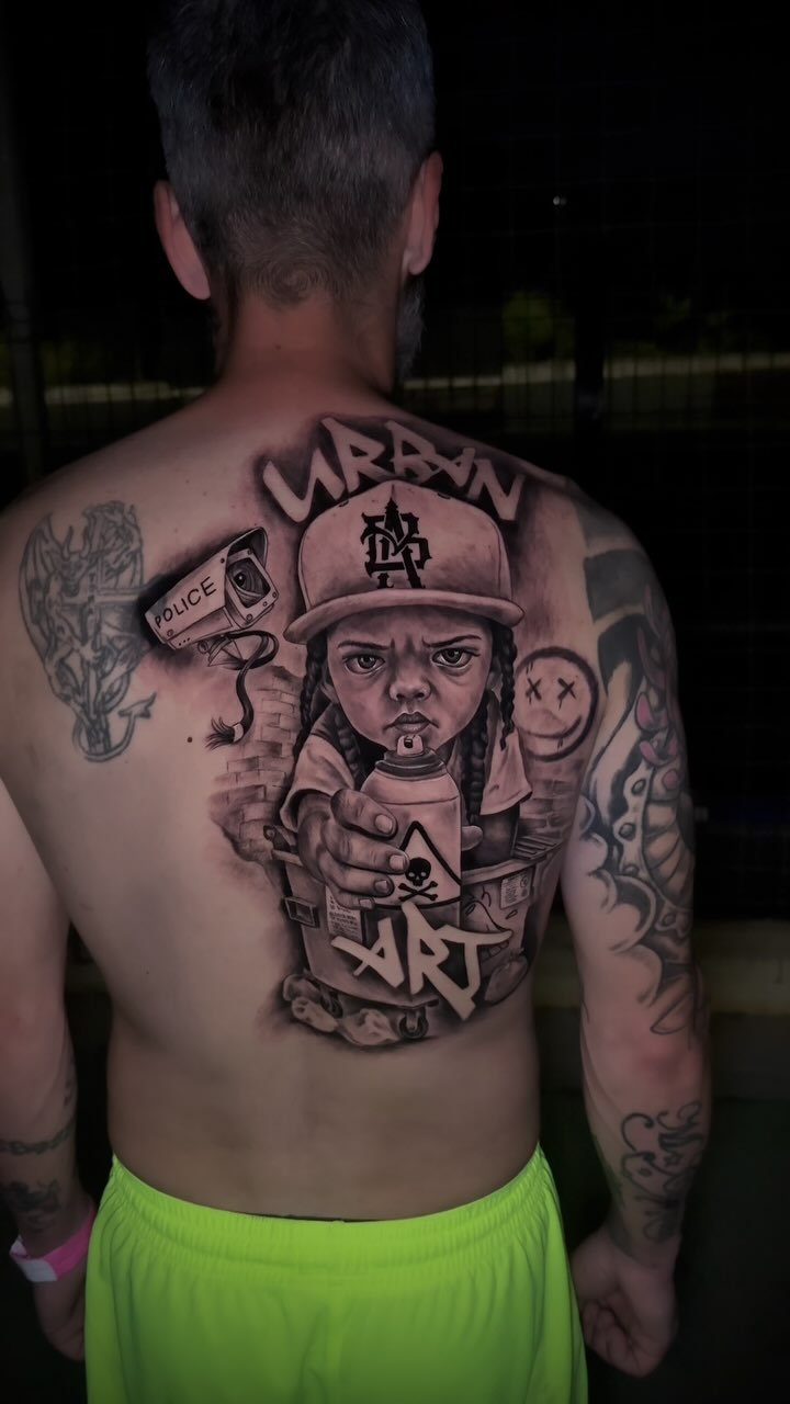 Tatuaje de niño rapero