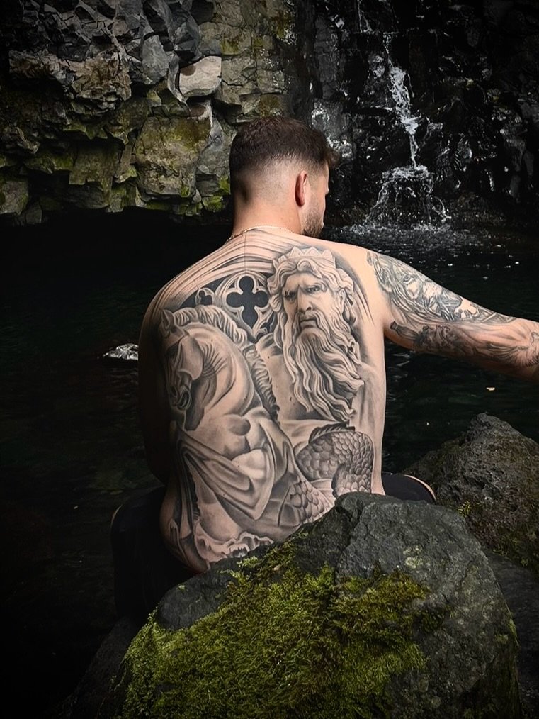 Tatuaje de Dios griego y un caballo